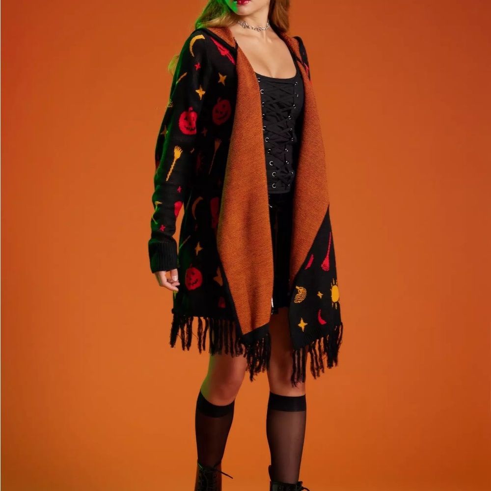 Her Universe Hocus Pocus Dani hooded cardigan. Sold out. XS/SM Disneybound